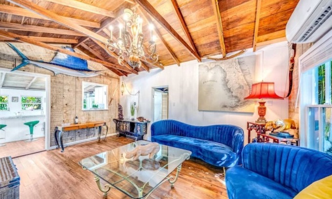 Del-Ida Park Historic District House | 2BD/2BTH Historic Florida Home walk to the action!