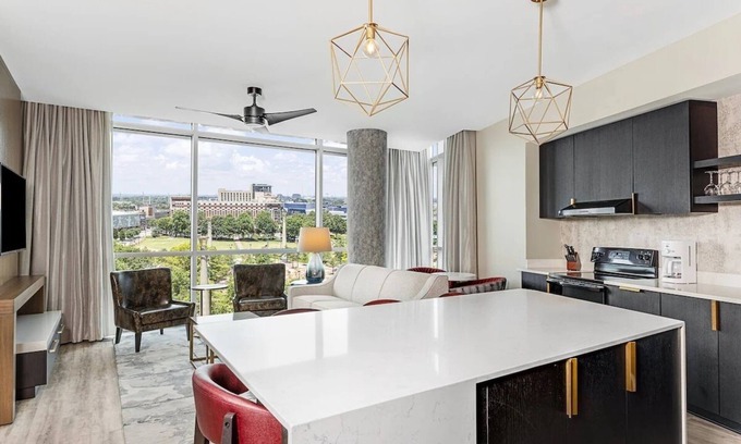 Downtown Atlanta Resort | 2BD/Atlanta - Downtown w/Rooftop Pool and Pool Bar!