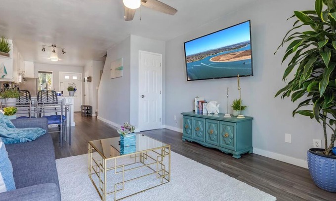Imperial Beach Apartment | 2BD Bird Watchers DreamPool across fromBeach