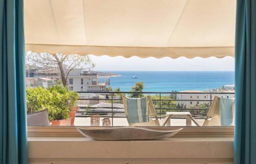Vouliagmeni Apartment | 2bd Luxury Sea View Penthouse In Astir Beach