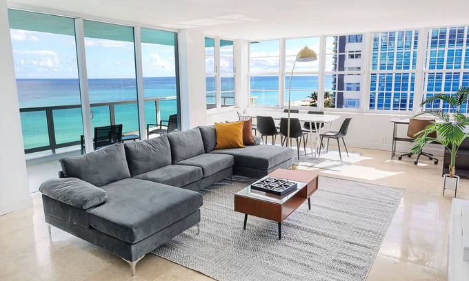 Mid Beach House | 2bd Oceanfront Master Ste OceanView w/balcony, Pool, nearby dining, beach access