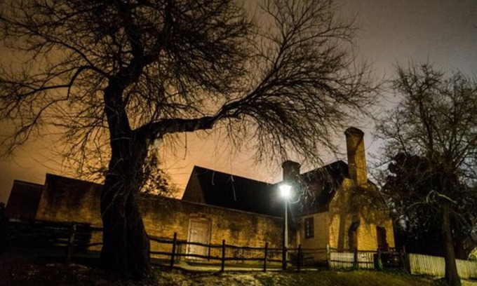 Berkeley House | 2BDR close to the most notorious haunted house in America -Peyton Randolph house