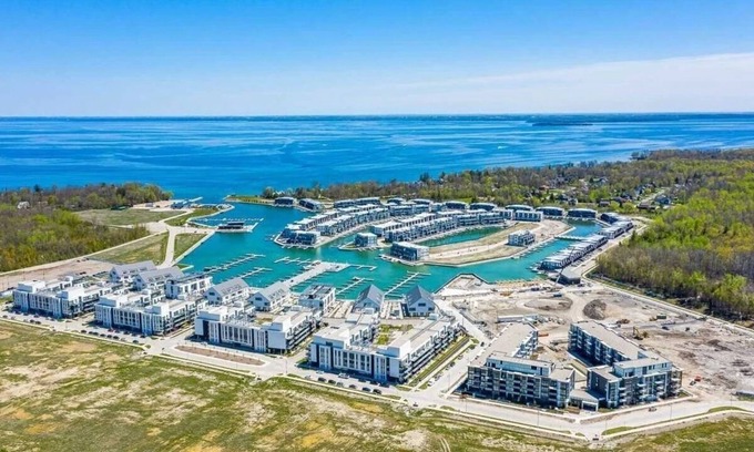 Innisfil Condo | 2BDR Condo at Friday Harbour with Beach Club pool access