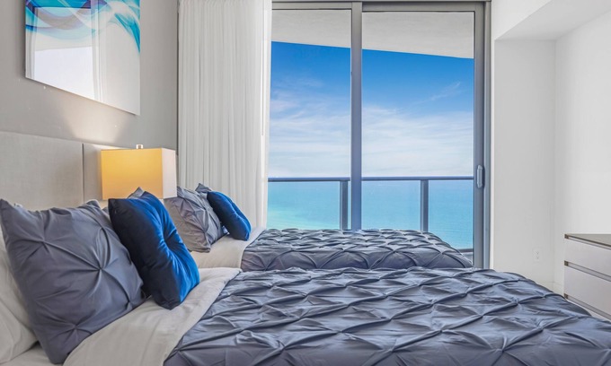 Hallandale Beach Condo | ★ 2BDR Condo Oceanview Balcony/Beachfront Resort