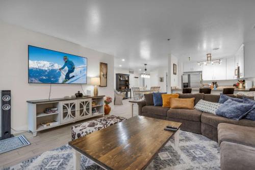 North Park City House | 2BDR Condo Stunning Location in Town