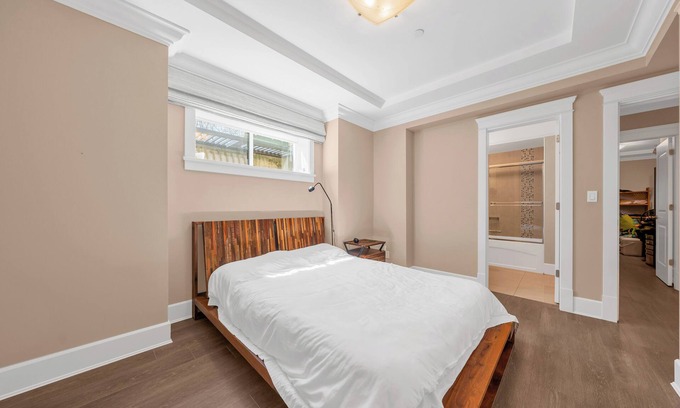 Marpole House | 2bed+2bath with Sauna Restreat!