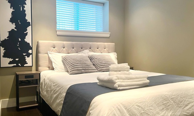 Burnaby House | 2Bedroom 1Bath Seperate Entrance Lower-level Quiet, Cofy and Convenience