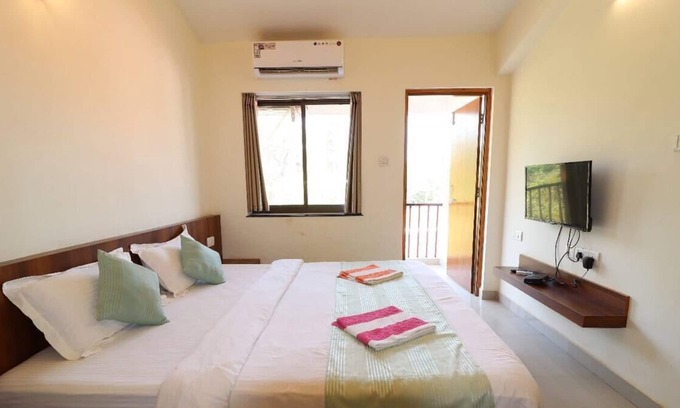 Vagator Villa | 2BHK Apartment with pool near Vagator beach