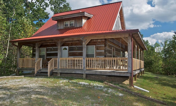 Nashville Cottage | 2BR, 1.5BA Log Cabin