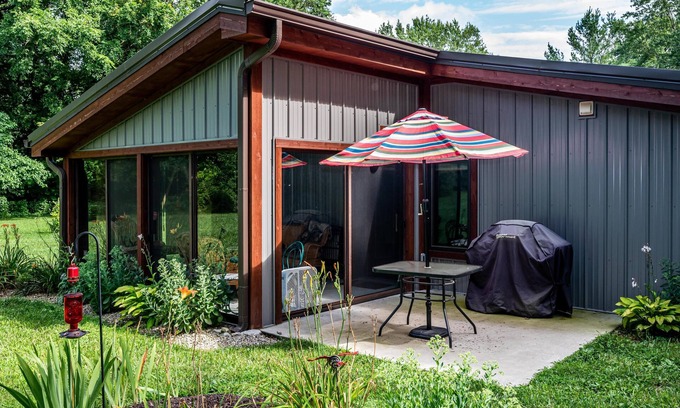Columbus Cabin | 2BR, 1BA Barnhouse