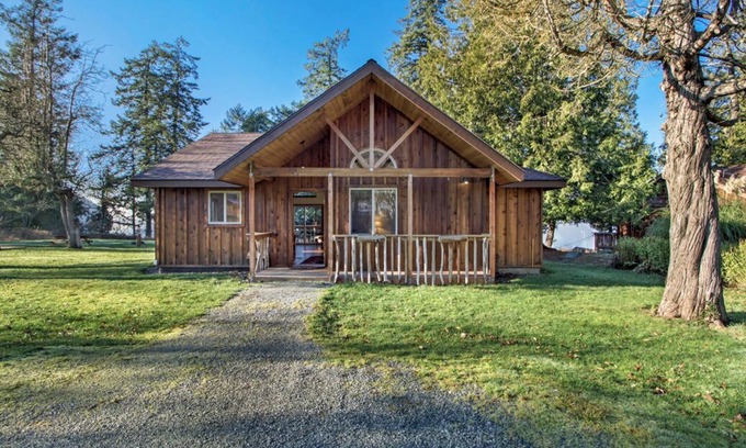 Eastsound Cabin | 2BR 2BA Ocean View Cabin - 1 min walk to world class beach!