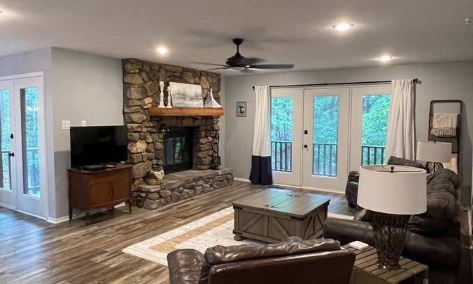 Mount Ida Condo | 2BR 2Bath Condo Tree top view located at Lake Ouachita.