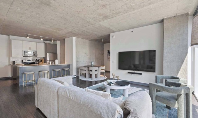 Downtown Chicago Apartment | 2BR Apt: Stunning Views, Steps to Michigan Avenue