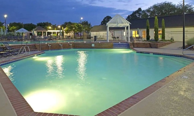 Berkeley Apartment | 2BR at Historic Williamsburg Resort + Amenities!