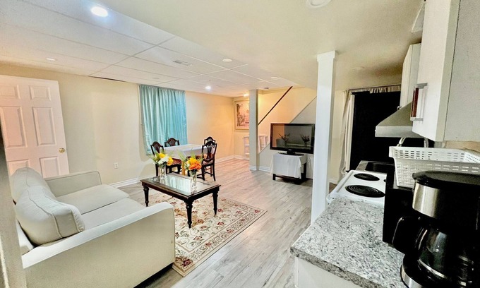 York Regional Municipality Apartment | 2BR Basement Apt in Newmarket