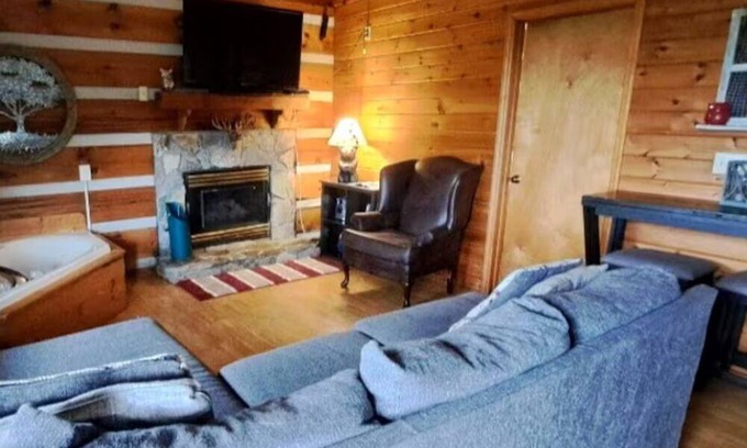 Fancy Gap Cabin | 2BR Cabin with Jacuzzi and Mountain Views - Cabin 5