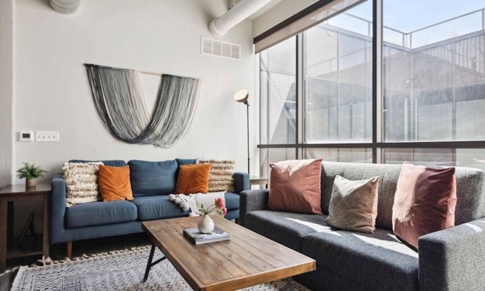 Fairmount Apartment | 2BR, Central Location, Gym, Game Room, Rooftop