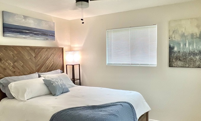 Cape Royale Condo | 2Br Getaway- Walk to Lake Livingston and Marina