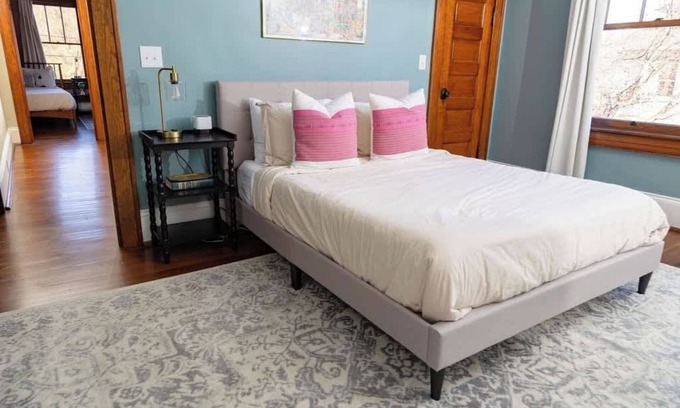 Roanoke Condo | 2BR Historic Apt |Walkable|Food|Greenway|Cocktails