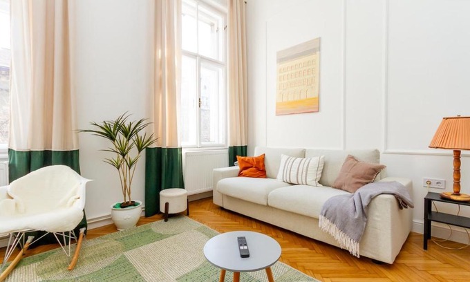 Belso-Ferencvaros Apartment | 2BR Modern Elegance w Sauna and AC by NeWave