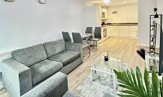 Bordesley Apartment | 2BR-Sleeps4-CityCentre-Parking-Rooftop