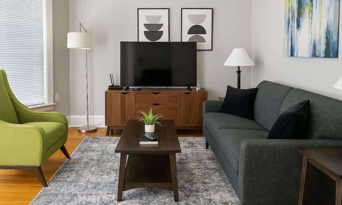 Wrigleyville Apartment | 2BR Steps from Wrigley Field