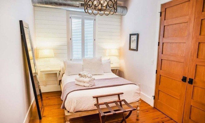 Cannonborough Elliotborough Apartment | 2BR Suite in Stunning Bright Manor House Downtown