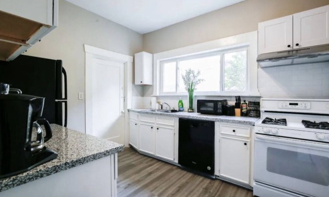 Neartown Apartment | 2BR The Cardinal A! Montrose, Downtown, MedCenter ⭐️⭐️⭐️⭐️⭐️