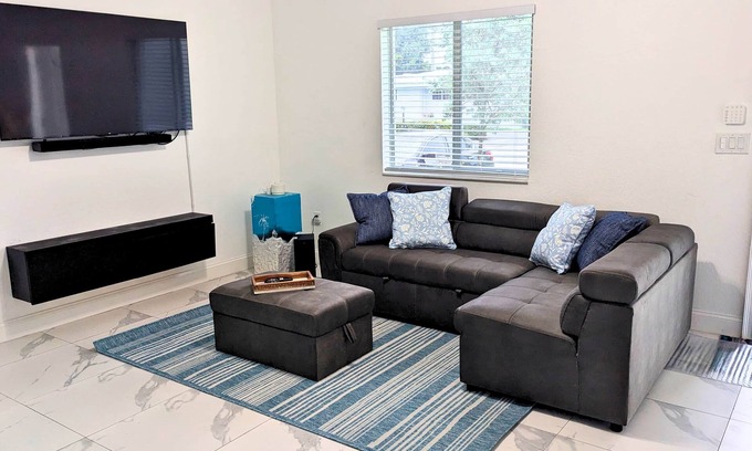Downtown Fort Lauderdale House | 2BR Tropical Retreat Near Beach, Airport & Downtown