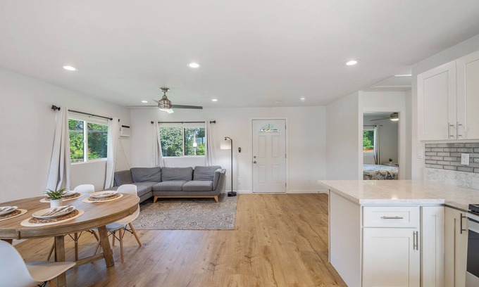 Wahiawa House | 2BR Wahiawa Sleeps 4 + AC WiFi Parking + Surf & Hike