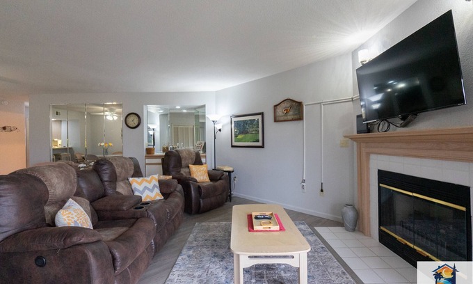 Table Rock Condo | 2BR Walk-In Condo ~ 2 Pools ~ FREE TICKETS INCLUDED! (PR63-3)