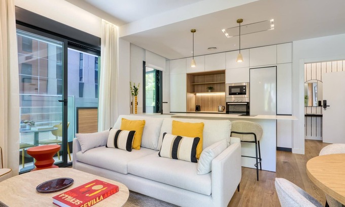 La Buhaira Apartment | 2BR with terrace and private parking