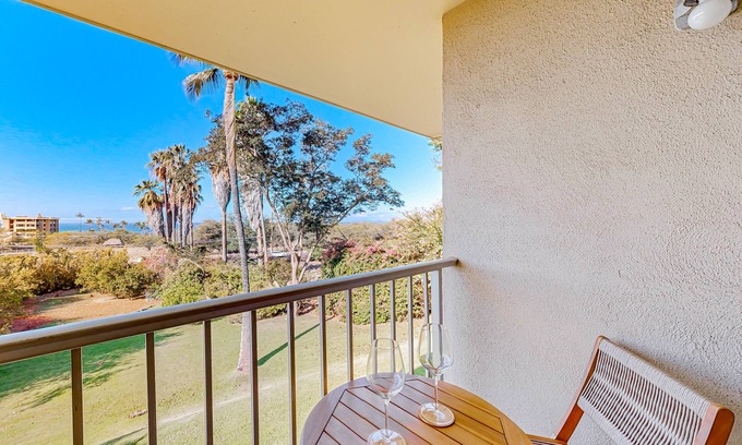 Kihei Apartment | 2nd-floor condo with amazing ocean views, private lanai, & updated interior