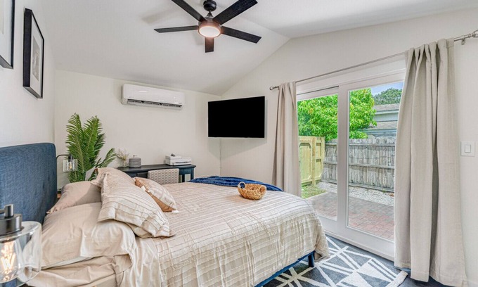 Disston Heights House | 3/2 Home Close to Beaches and Heart of the city
