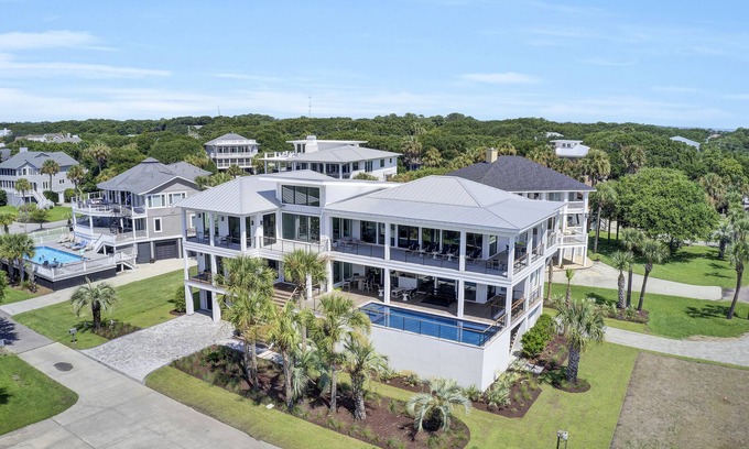 Isle of Palms House | 3 47th Avenue by AvantStay | Oceanfront + Private Pool + View
