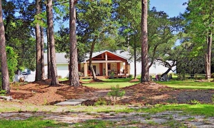 Morehead City Cabin | 3 Acre Waterfront Retreat sleeps up to 25, easy walk to historic district