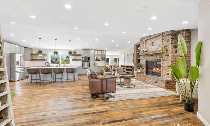 Coeur d'Alene House | 3 Acres Remodeled Home With Hot Tub Walking Distance to Beach! Garden & Fire Pit