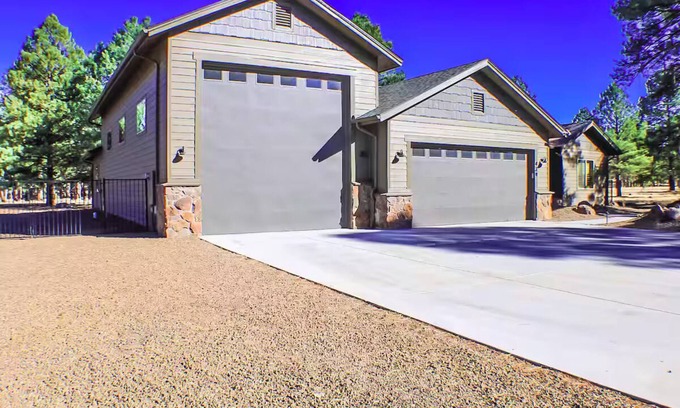 Williams House | 3 Amigos-golf, canyon, RV garage