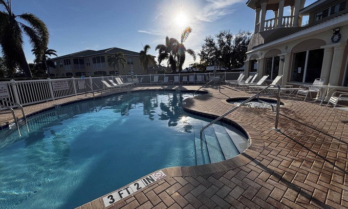 Bradenton Condo | 3 B/R 2 BA in Bradenton Close to Anna Maria Island Minimum 1 month Nov/Dec 2025