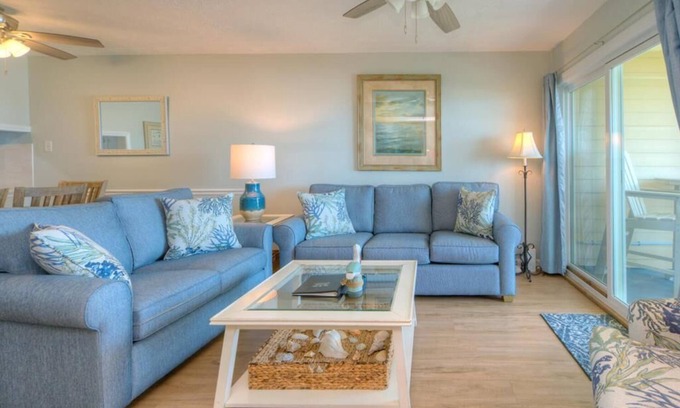 Caswell Beach Condo | 3 BA/2 BA Caswell Beach Oceanfront Condo w/Pool-Sleeps 6