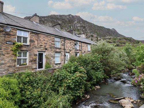 Tanygrisiau House | 3 Barlwyd Terrace