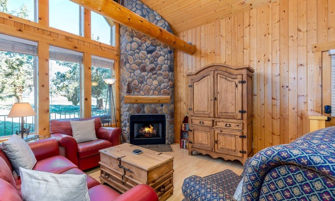 Redmond Ski Chalet | 3 Bd/2Ba, HOT TUB, Cabin Vibes, Eagle Crest Resort