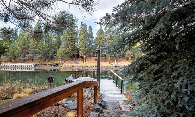 Three Rivers House | 3 Bd and 2.5 ba, Riverfront, in Sunriver, Oregon