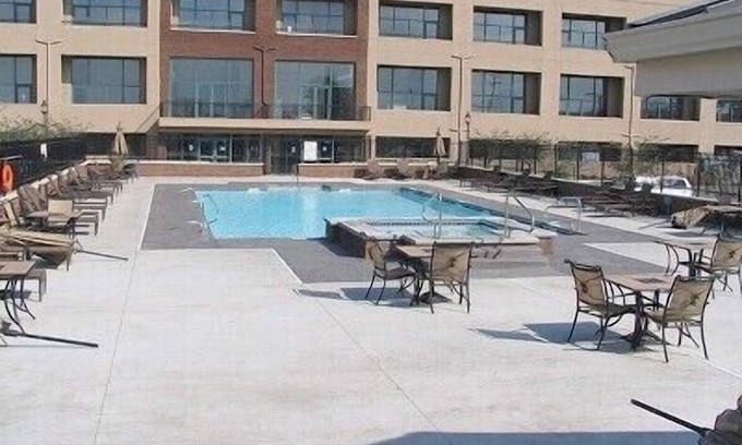 Sandusky Condo | 3 bdrm fantastic condo. 5 min to CP. Pool. Booking now for summer 2024