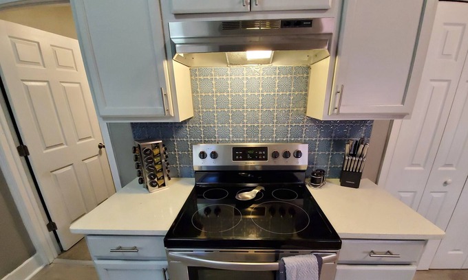 Capital View House | 3 Bed 1.5 Bath Home - Minutes from Hospitals!
