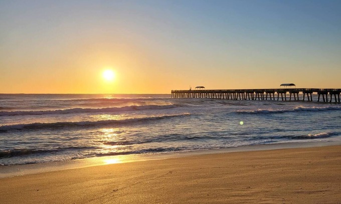 College Park House | 3 Bed 2 Bath Beach "Boathouse South" College Park