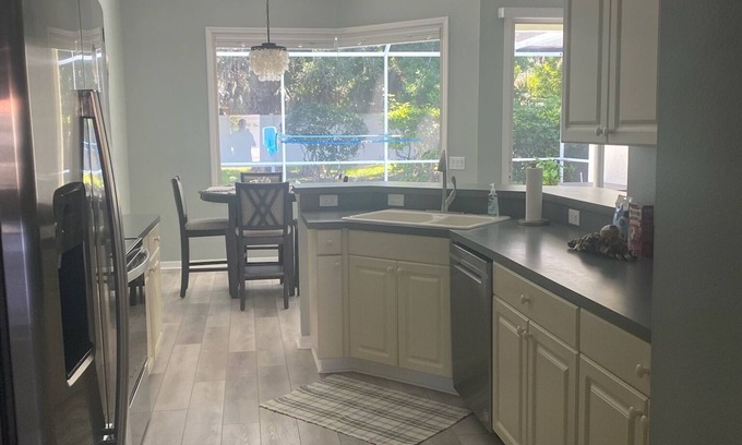 Venice House | 3-bed/2 bath pool home in Venice Florida! Beaches and downtown 5 minutes away
