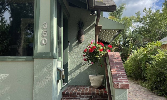 Mount Dora House | 3 bed/2 bath upscale home only 3 blocks from downtown Mount Dora