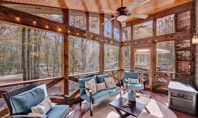 Gouldsboro House | 3 Bed/3 Bath Cabin 3Mins to Lake- Sleeps 9 w/WIFI, Pool Table, Games & FirePit
