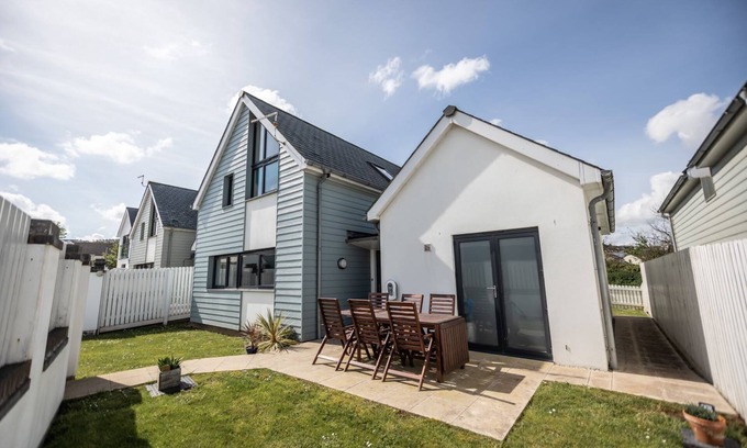 Westleigh House | 3 Bed beach house in Westward Ho! - Pet friendly
